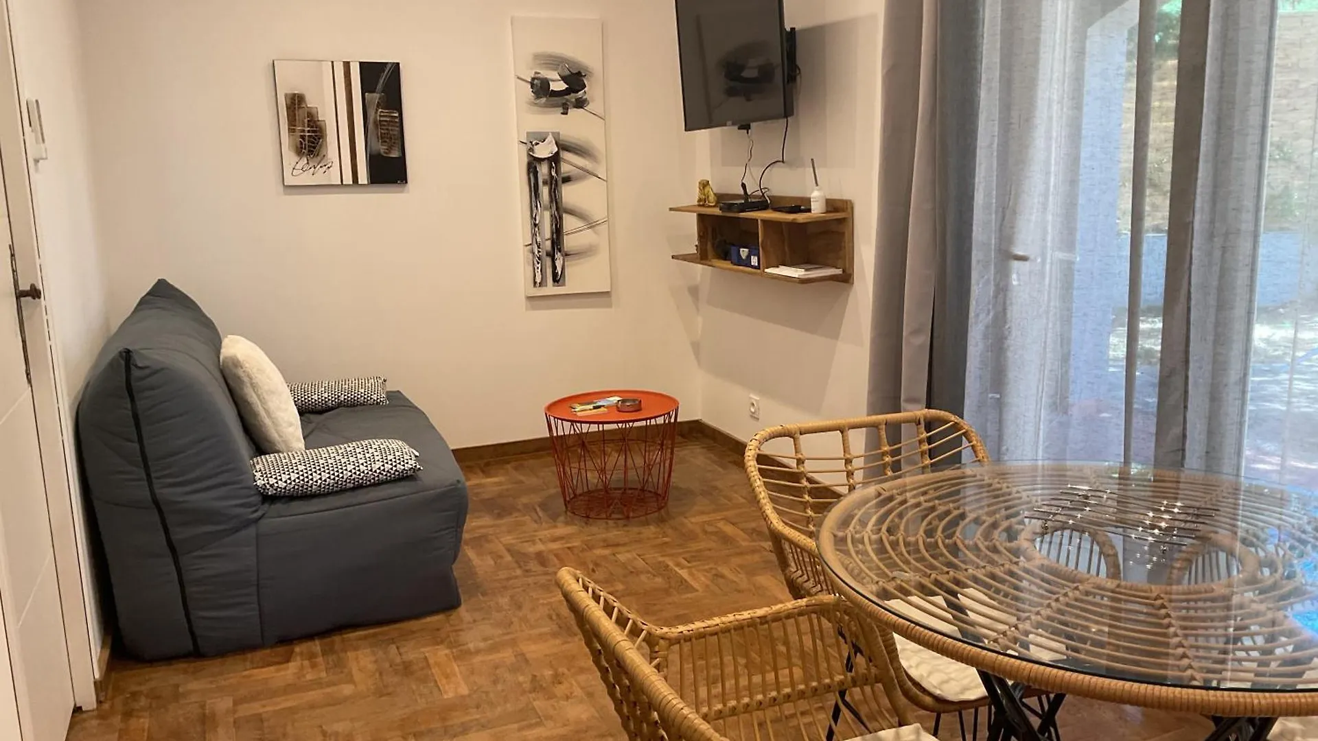 Appartement Domaine Le Rocher D Argent Avec Piscine Exterieur ,Jacuzzi Interieur Et Salle De Jeux Berre-des-Alpes France