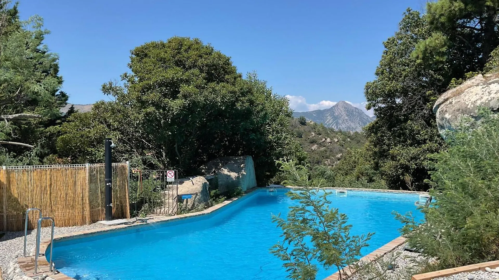 Domaine Le Rocher D Argent Avec Piscine Exterieur ,Jacuzzi Interieur Et Salle De Jeux Berre-des-Alpes