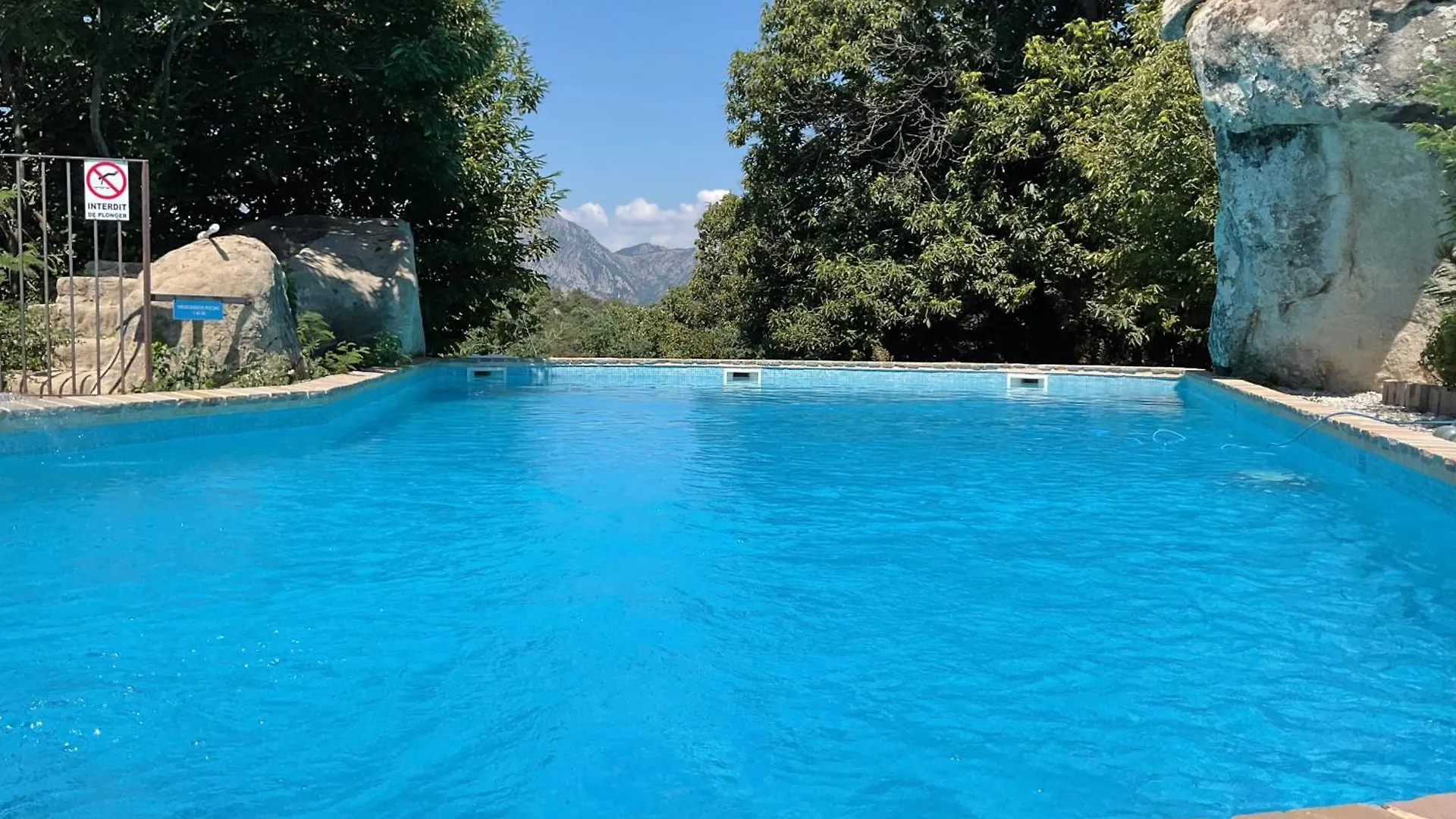Domaine Le Rocher D Argent Avec Piscine Exterieur ,Jacuzzi Interieur Et Salle De Jeux Berre-des-Alpes 0*,