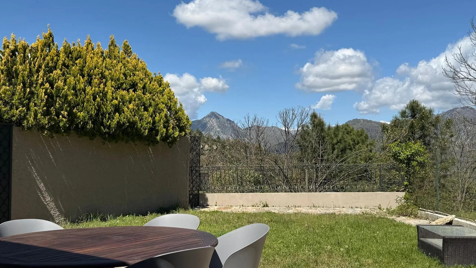 Appartement Domaine Le Rocher D Argent Avec Piscine Exterieur ,Jacuzzi Interieur Et Salle De Jeux Berre-des-Alpes France