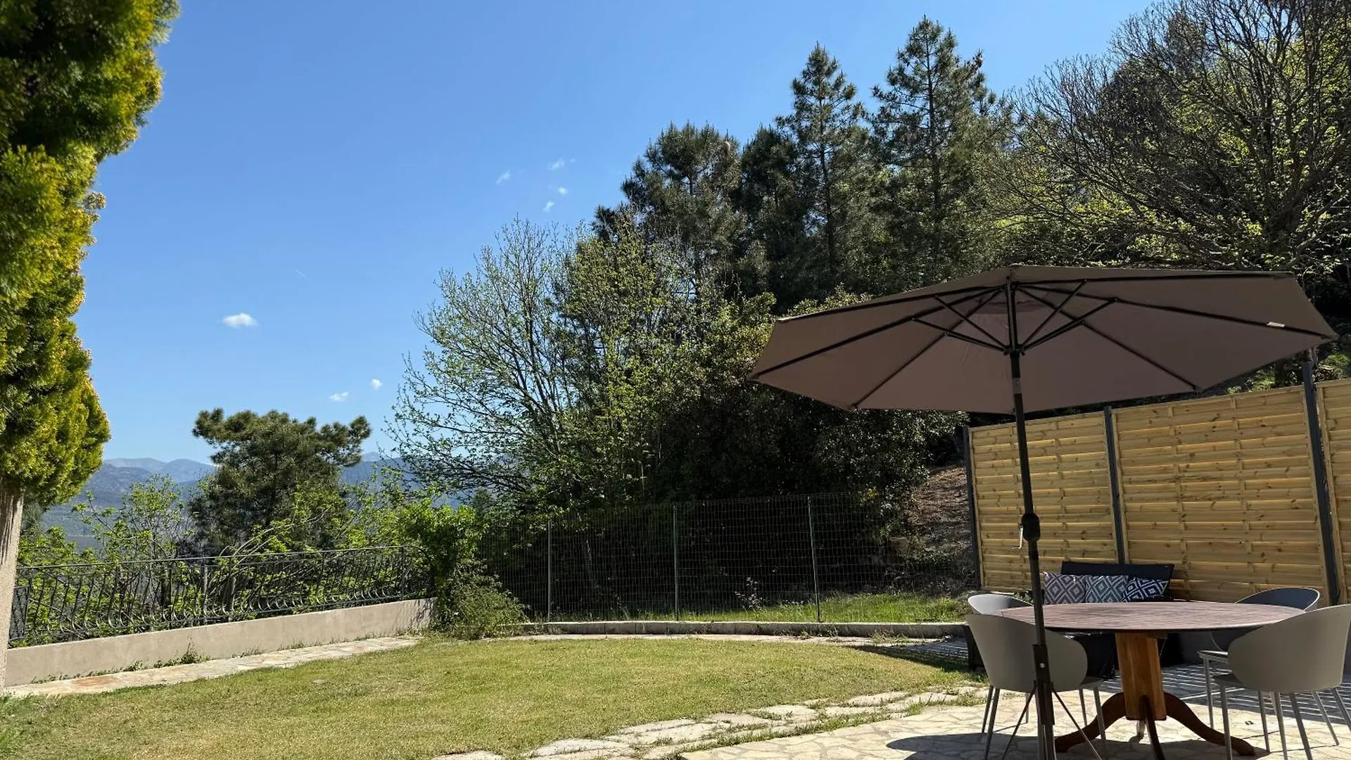 Domaine Le Rocher D Argent Avec Piscine Exterieur ,Jacuzzi Interieur Et Salle De Jeux Berre-des-Alpes 0*,